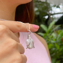 Cargar imagen en el visor de la galería, Colgante de Amistad Piedra Luna