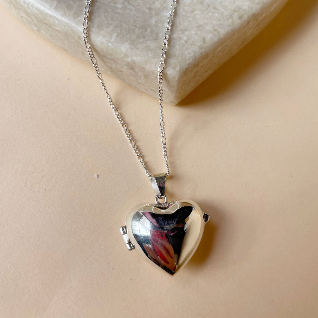 Collar relicario corazón liso